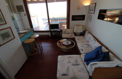 Golfo di Marinella Apartment | Marineled apartment 50 meters from the beach, swimming pool, restaurant bar, wifi