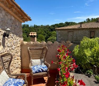 Avinyonet de Puigventos Bed & Breakfast | Mas Camins
