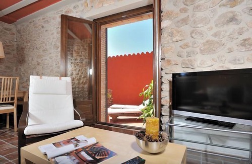 Banyeres del Penedes Apartment | Masia Casa Roja for 2 people