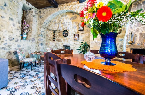 Rocca Imperiale House | Medieval house near a castle