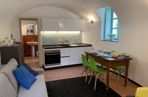 Colletta Cottage | Medieval mountain setting with private garden