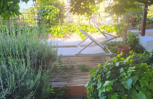 Posillipo House | MEDITERRANEAN OASIS Big Loft in Villa -Garden Free Park Free WIFI 15min center!