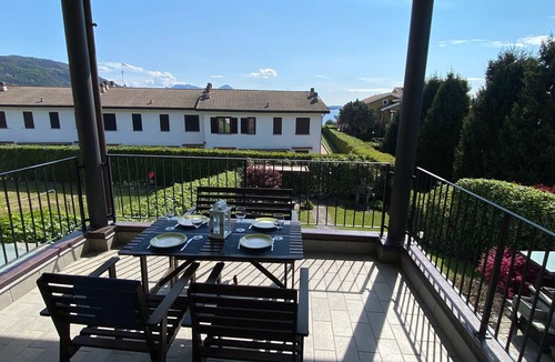 Feriolo Apartment | Melograno apartment in Feriolo with terrace