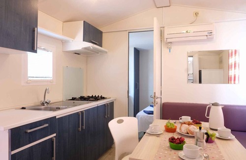 Gralaoni-Pralesi-Cisano House | Mobilehome with air conditioning, terrace and pool