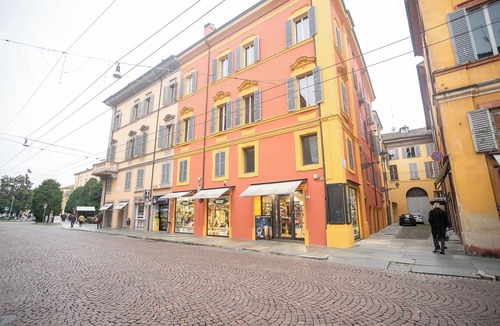 Old Town Apartment | Modena Centro Suite del Vicolo with free parking