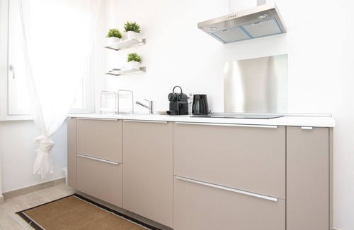 Pulciano Apartment | Modern Apartment "Luxury 1" with Roof Terrace and Air Conditioning