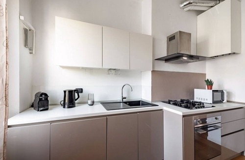 Sud-Est Apartment | Modern apartment of 70 sqm located on the second floor (stairs to access), can accommodate up to 5 people.The accommodation is located a few steps from the city center of Verona, just 19 min walk from the University of Verona. The area is served by all m