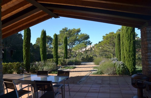 Begur Villa | Modern cosy villa near beaches and village of Begur. Calm and green surrounding