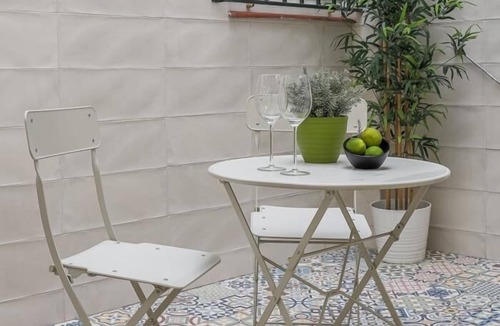 San Roque Apartment | Modern & quiet apartment in typical Sevilla house
