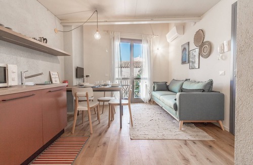 San Pantaleo Apartment | Modern two bedroom apartment with free wi-fi