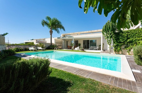 Ragusa Villa | modern villa with pool near the center/sea
