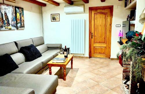 La Morera de Montsant House | Montsant Wine House with Mountain Views
