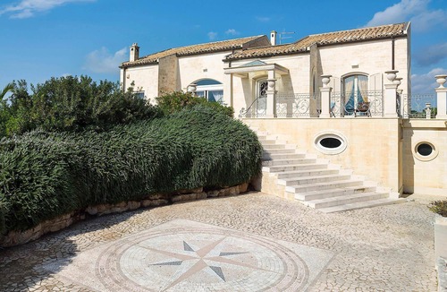Donnalucata Villa | My Rental Homes - Villa Gemma with wellness area, heated pool, Jacuzzi and hammam