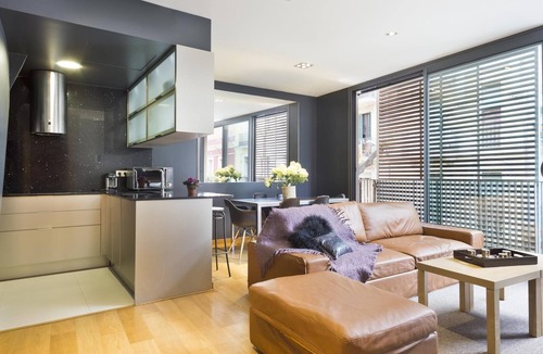 la Vila de Gracia Apartment | My Space Barcelona Apart. in a building with a shared swimming pool in Gracia