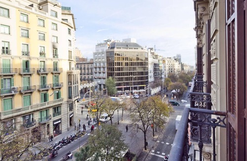 Eixample Apartment | My Space Barcelona Near La Pedrera, 2 apartments for up to 14 pax