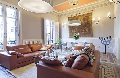 Eixample Apartment | My Space Barcelona Near La Pedrera, 2 apartments for up to 14 pax