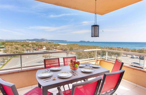 Mas Pinell Apartment | Nice apartment for 6 people with WIFI, pool, TV, terrace and parking