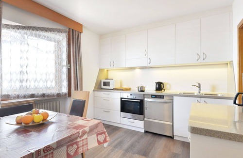 Bulla House | Nice apartment in villa for 16 people with WIFI, TV, balcony and parking