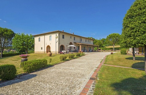 Bucine Villa | Nice apartment in villa for 7 guests with pool, WIFI, TV and pets allowed