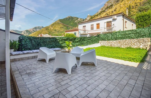 Venafro House | Nice home in Venafro with house a mountain view
