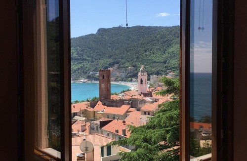 Noli House | NOLI: apartment in villa with garden and views of the gulf