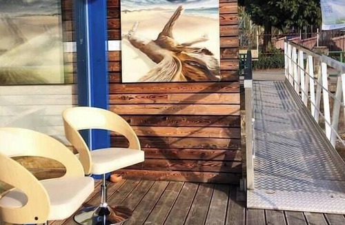 Porto Ceresio Boat Rental | Off-grid floating unit with low environmental impact.