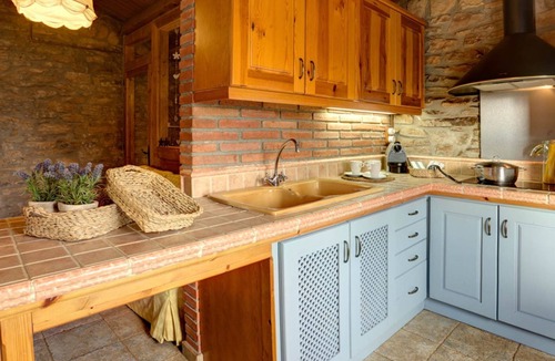 La Baronia de Rialb House | OLD SCHOOL OF PALAU