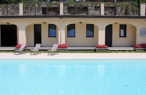 Mergozzo Apartment | Oleandro 1 apartment in Mergozzo with pool