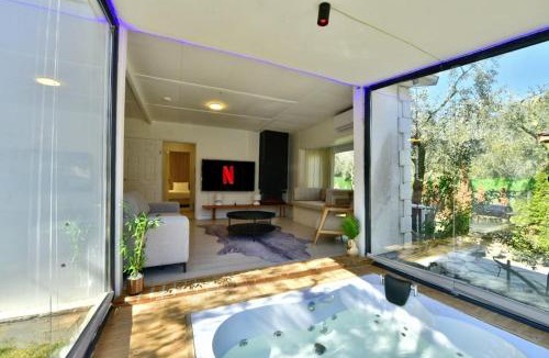 Iznik House | Olive & Lake Villa- Heated pool