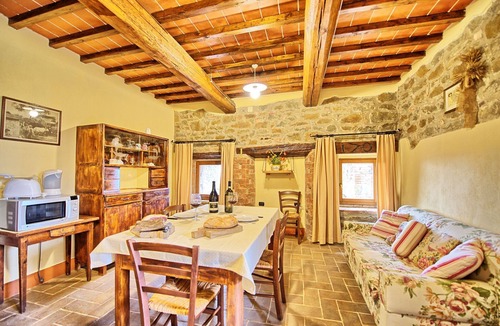 Castelnuovo Berardenga Apartment | Orietta 2- Vacation rental in country house with swimming pool near Siena, Tuscany