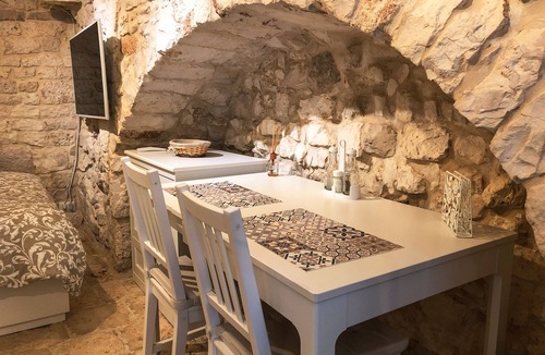 Conversano Apartment | Original dwelling totally made of stone and finely renovated. Pearl.