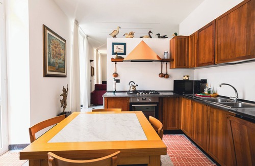San Vincenzo Apartment | Palmaria suite, charming 1 bedroom apartment in delightful Genova with AC, WIFII