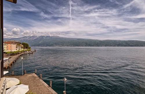 Gargnano Apartment | Panorama al Porto by Theater Home - directly on the port of Gargnano with marvellous lake view