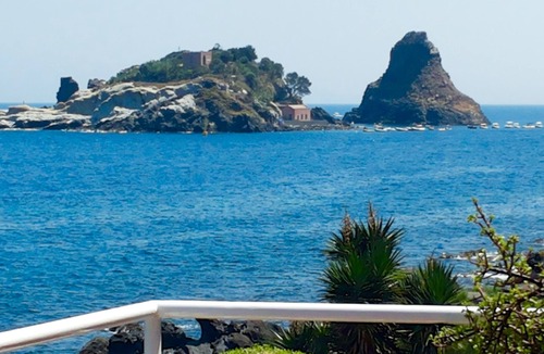 Aci Trezza Apartment | Panoramic apartment on the sea