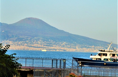 Posillipo House | Panoramic apartment in historic building directly on the beach .
