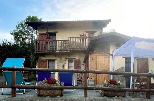 Frassino Ski Chalet | Panoramic chalet in Borgata Lo Buc - A getaway in the wilderness