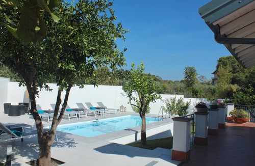 Viagrande Villa | Panoramic villa overlooking Etna with swimming pool among the scents of a citrus garden