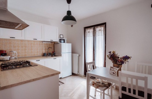 Roure Apartment | Panoramic views and Alpine comfort for couples or small groups