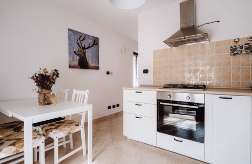 Roure Apartment | Panoramic views and Alpine comfort for couples or small groups