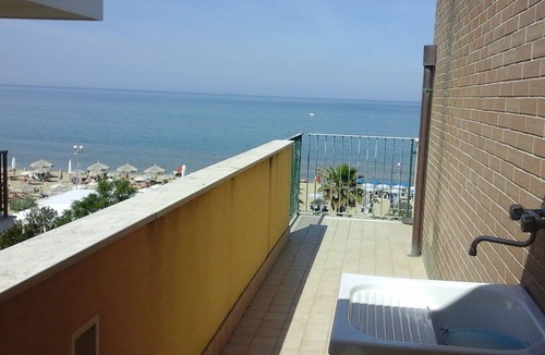 Silvi Apartment | PENTHOUSE OVERLOOKING THE SEA