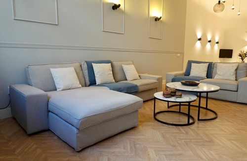 Doctor Barraquer-Grupo Renfe-Policlinico Apartment | "Peral boutique Apartments: Cozy apartment in the center of Seville: