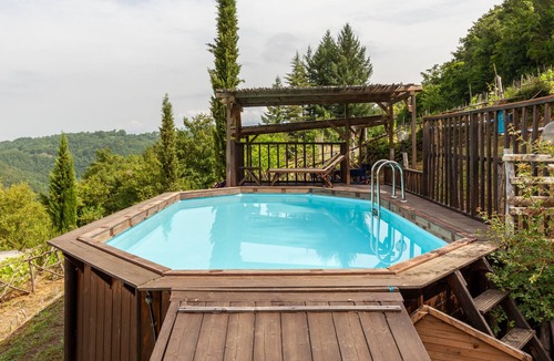Maglietola House | Pet-Friendly Holiday Home Il Castello with Mountain View, Pool & Wi-Fi