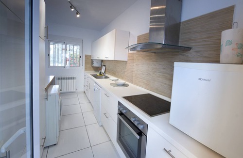 Vinaros House | Pet-Friendly Villa close to the Beach with Private Pool, Garden, Terraces, BBQ & Wi-Fi