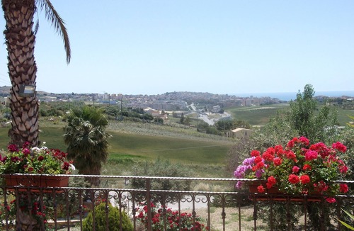 Sciacca Apartment | Petalo Rosso, apartment in villa with garden and wonderful panoramic view