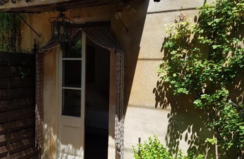 Pals Apartment | Petit apartament amb pati al poble de Pals