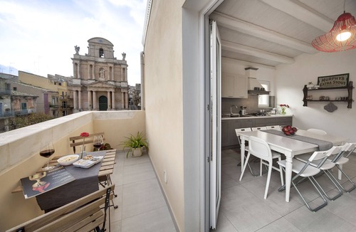 Ragusa House | Piazza Salvatore, 7, rooms with a view