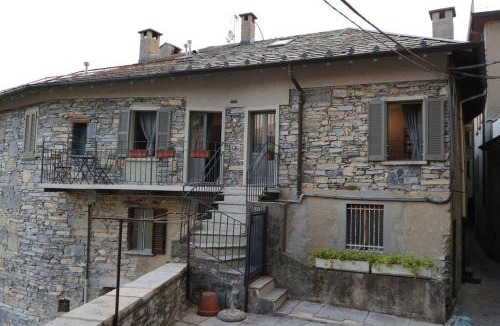 Moltrasio Apartment | Piazzetta House Stunning Lake View Welcome Cocktail at Il Baretto