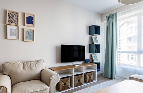 Maltepe Apartment | Picturesque Flat Near Metro 9 min to Coast
