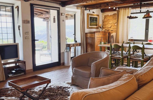 Castiglione a Casauria Apartment | Pietra Pizzuta Country House "Morrone" in the heart of Abruzzo. 1 pool