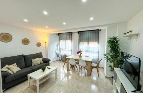 Castello de la Plana Apartment | Plaza mediterraneo - Turistea